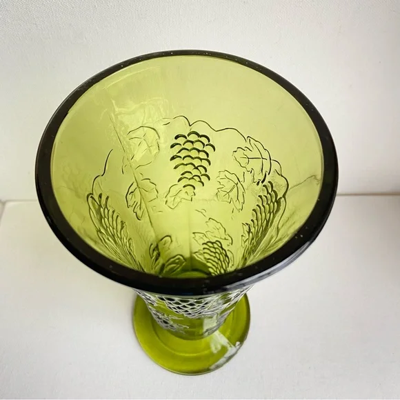 Vintage Indiana Glass pedestal vase in green Harvest Grape pattern 7.5 inches - Picture 4 of 10